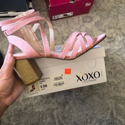 Women’s Shoe For Sale. Size: 9.5