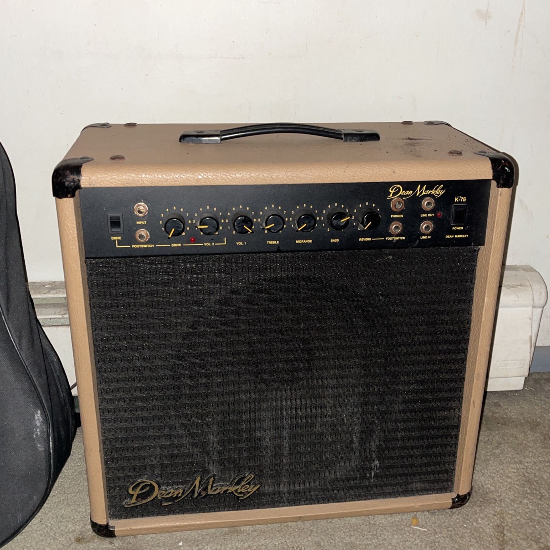 Dean Markley combination amplifier solid-state