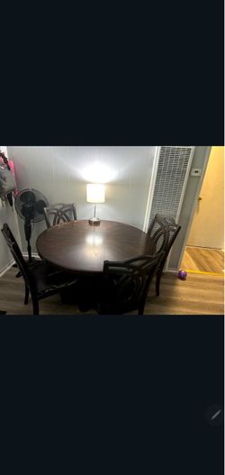 Mesa con 4 sillas