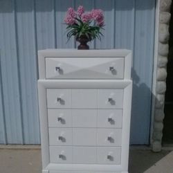 Beautiful White Chest Of Drawers
