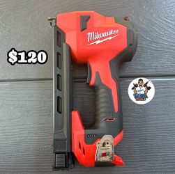 Milwaukee M12 12-Volt Lithium-Ion Cordless Cable Stapler (Tool-Only)