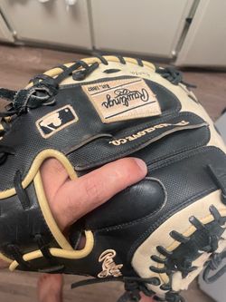 Baseballs catcher glove size 34