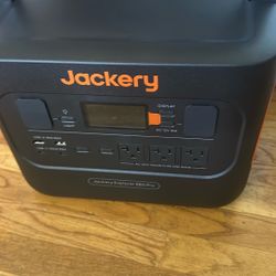 Solar 880 Pro With Charging 100 W Panel 