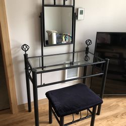 Make Up Table