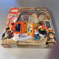 LEGO 4721 Harry Potter Hogwarts Classroom - Original from 2001 - New In Box - (NIB)