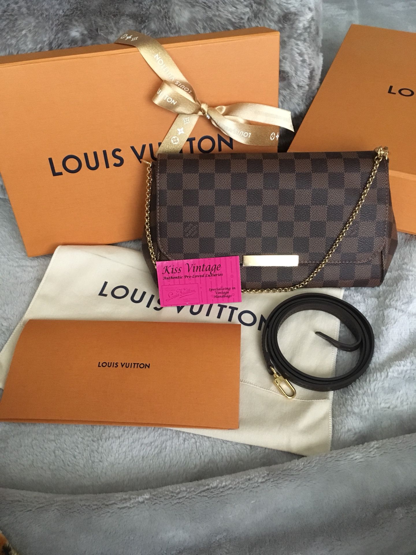 Louis Vuitton Favorite PM or MM