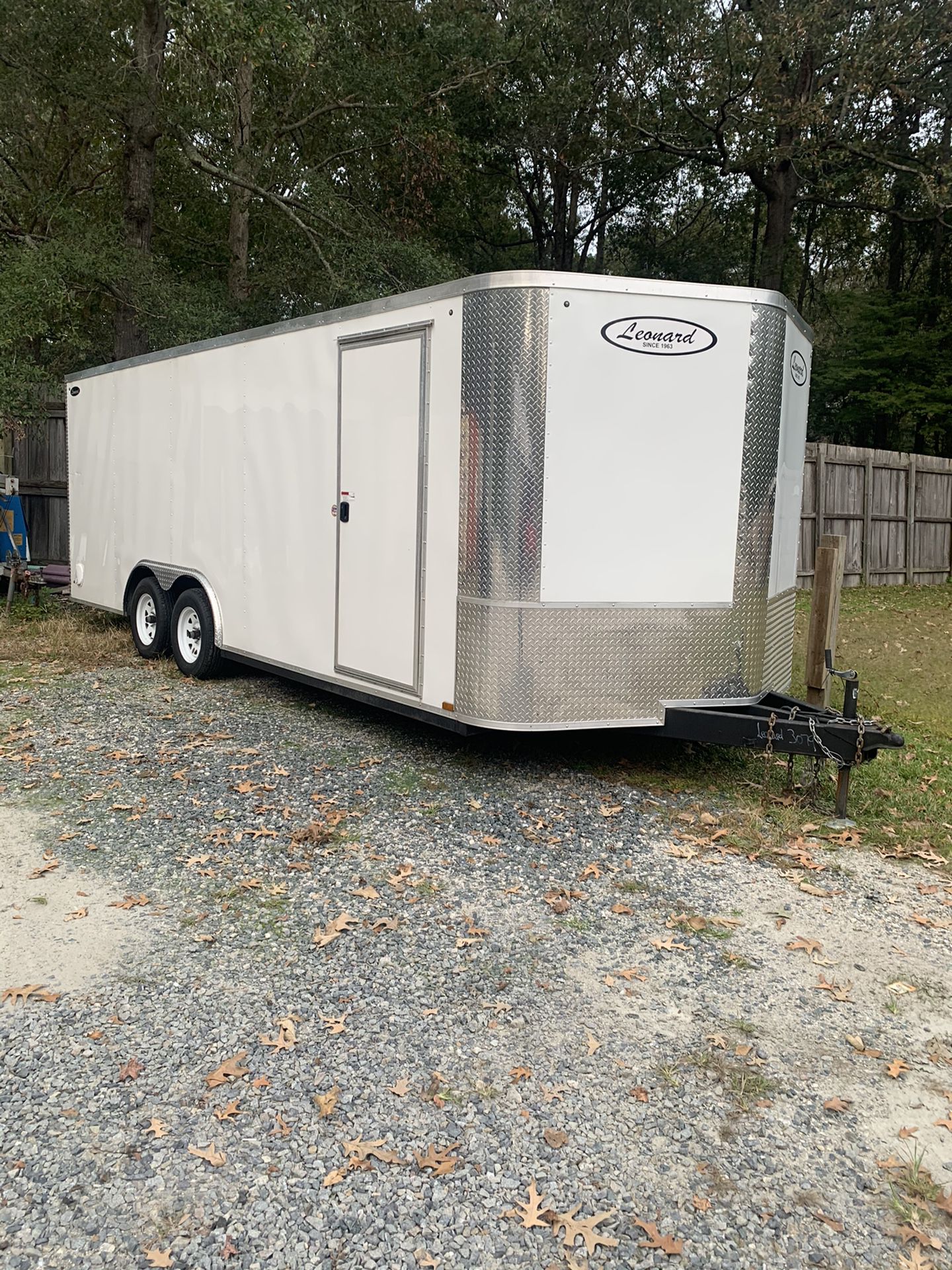 2019 enclosed 8.5x20 with v-nose