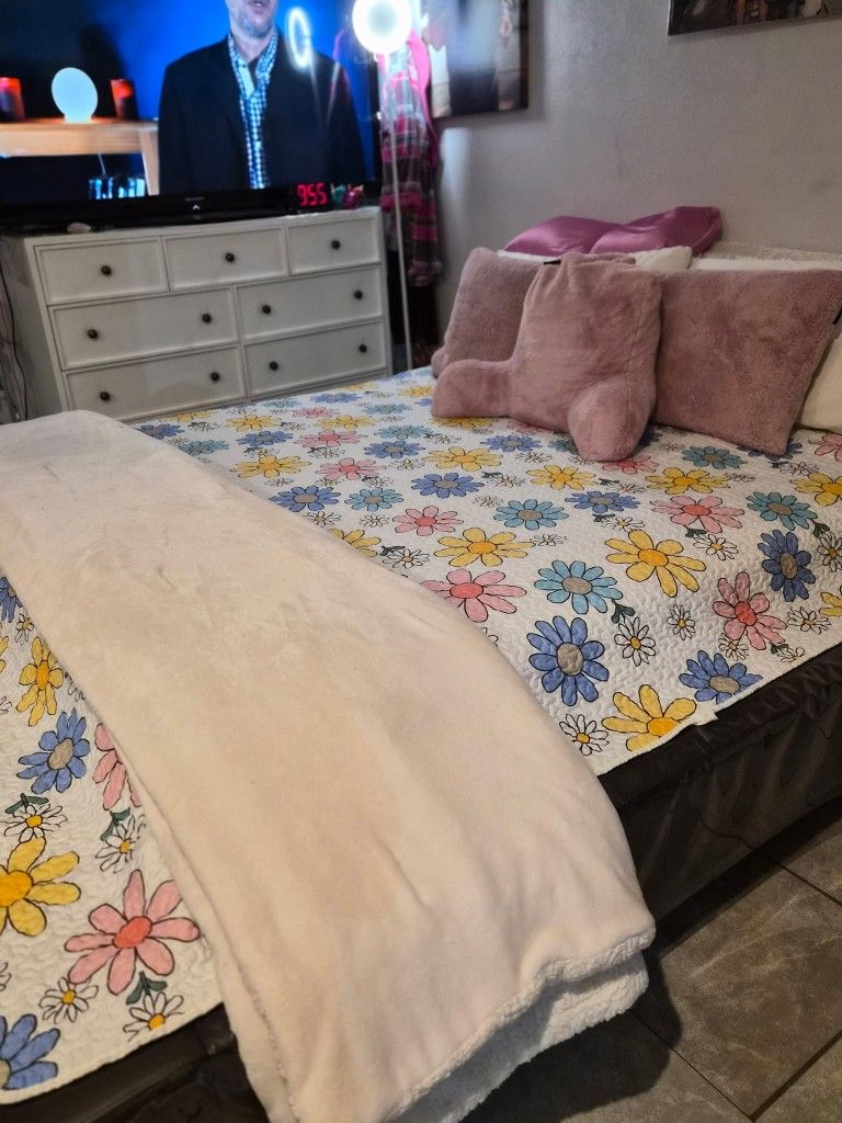 King Size Bed, Computer Desk