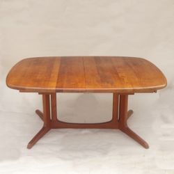 Mid Century Modern Vintage 1960-70's Danish Solid Teak 4-6-8 Seating with Two Extensions