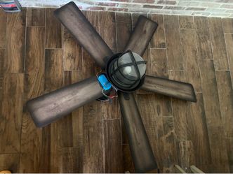 Hunter Ceiling Fan with controller