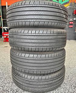 225/60=17 Michelin 🌟🌟 Vendo un set de llantas con 80% de vida las 4 🌟🌟🤩