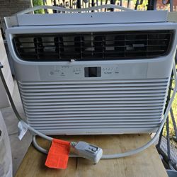 FRIGIDAIRE 12,000 BTU WINDOW A/C