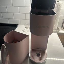 Keurig Coffee Machine w/ Pod holder -Baby Pink