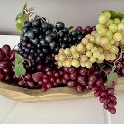 Beautiful realistic looking Decorative Artificial Grape Cluster Set – 6 Bunches in Mixed Colors.   Add a touch of vineyard charm to your home with thi