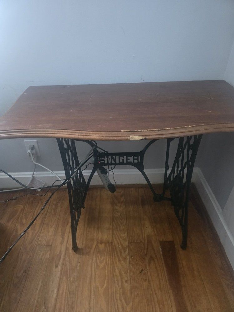 Singer Table