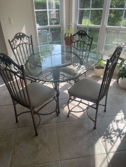 Round Glass Top Dining Table with 4 Chairs