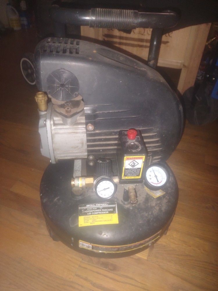 Central Pneumatic PANCAKE AIR COMPRESSOR 2hp 4 Gallon 