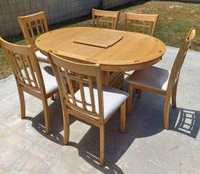 Oak Dinning Table with 6 Chairs