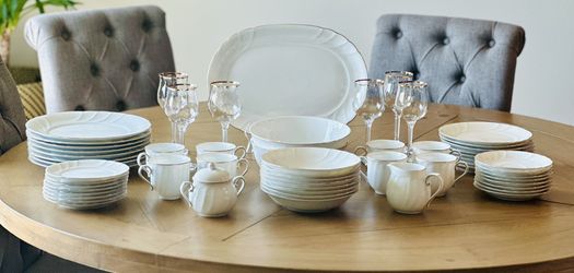 Elegant Dining Set – Mikasa China, Gold Flatware & Wine Glasses