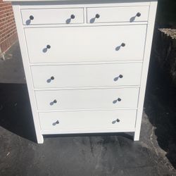 Very Good Condition White Color Dresser