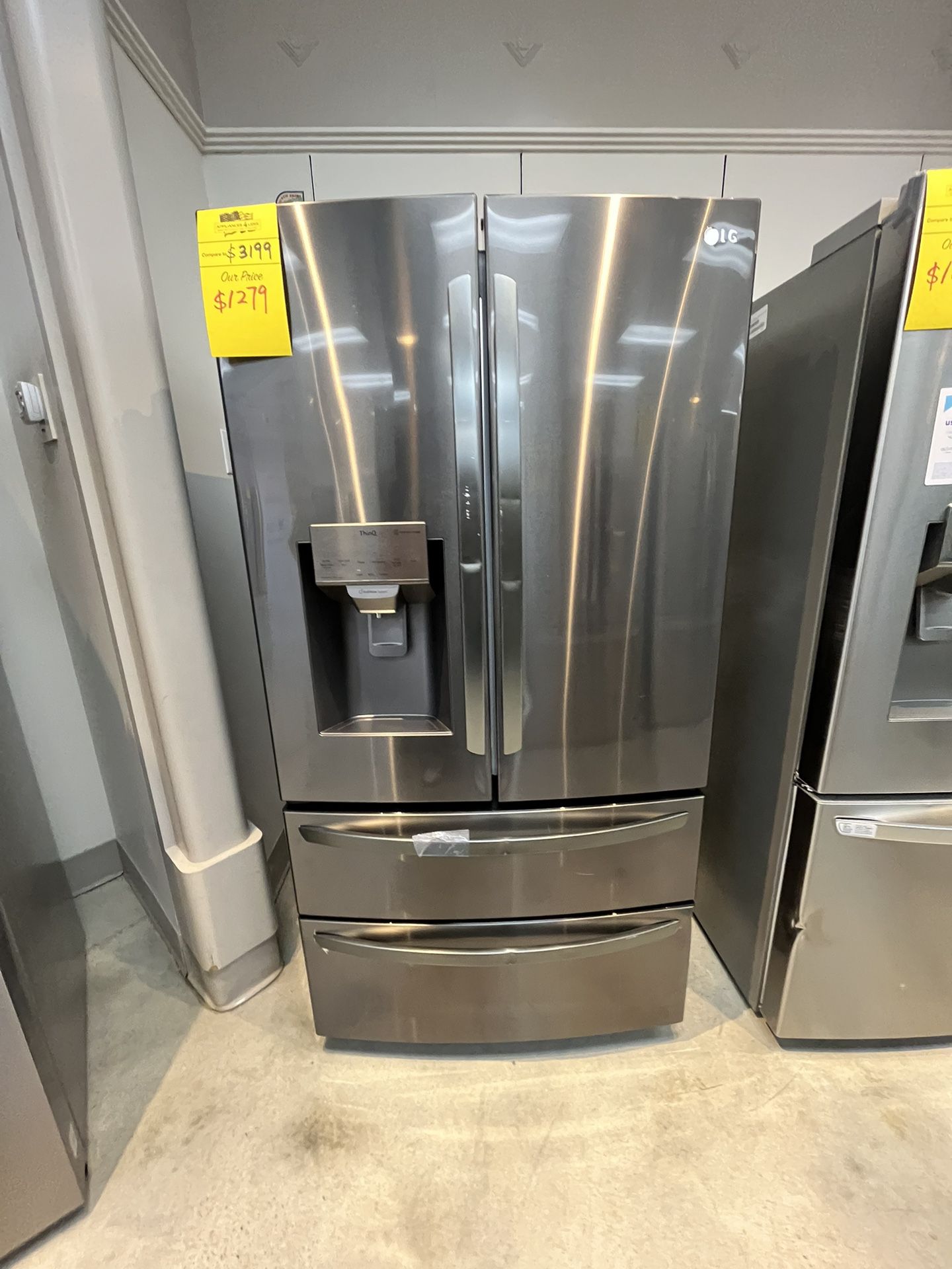 Refrigerator With Ice And Water Machine- 4 Year Warranty 