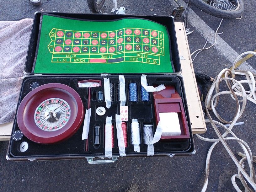 5in1 Gaming Poker Set Don't Have Deck Of Cards $100 Firm On Price Pick Up Only
