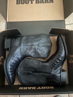 Cody black 1978 Hayward boots with belt buckle and boot jack