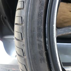 245/35/R19