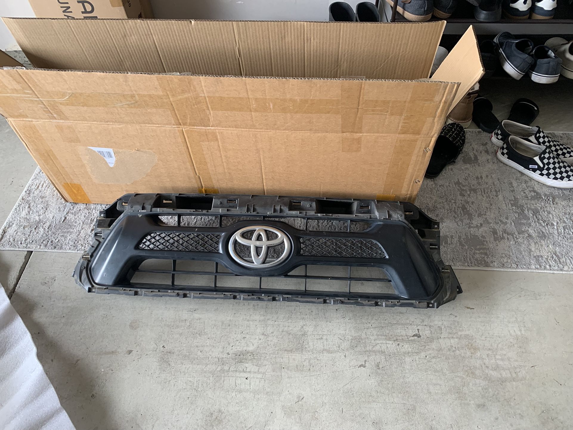 2012-2015 Toyota Tacoma Grill Insert