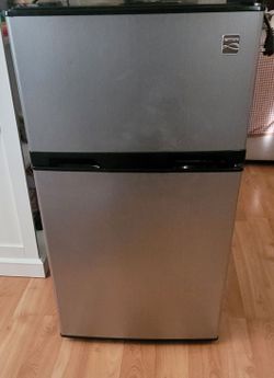Mini refrigerator