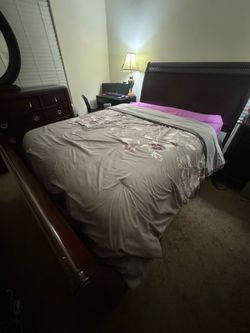 Queen Bedroom Set