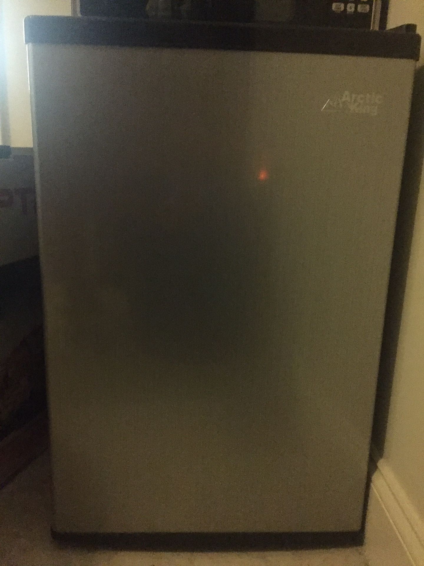 Mini refrigerator - silver and black Arctic King