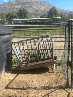 Metal feeder