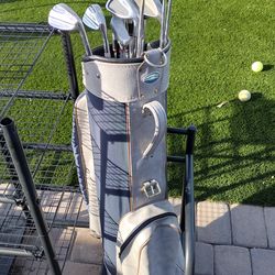 Set of men's golf clubs