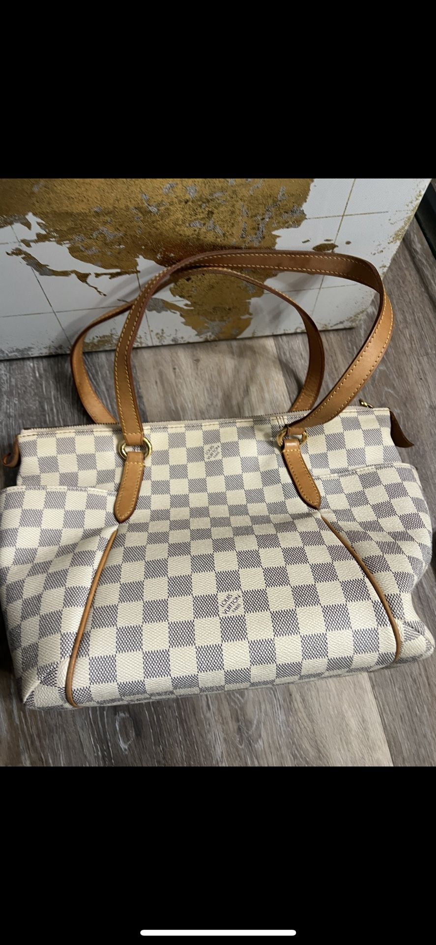 LOUIS VUITTON Damier