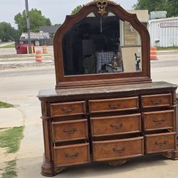 DRESSER WITH MIRROR 