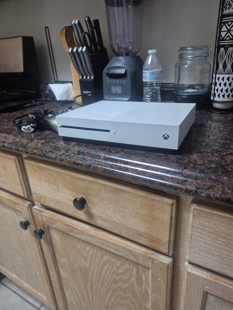 Xbox One S
