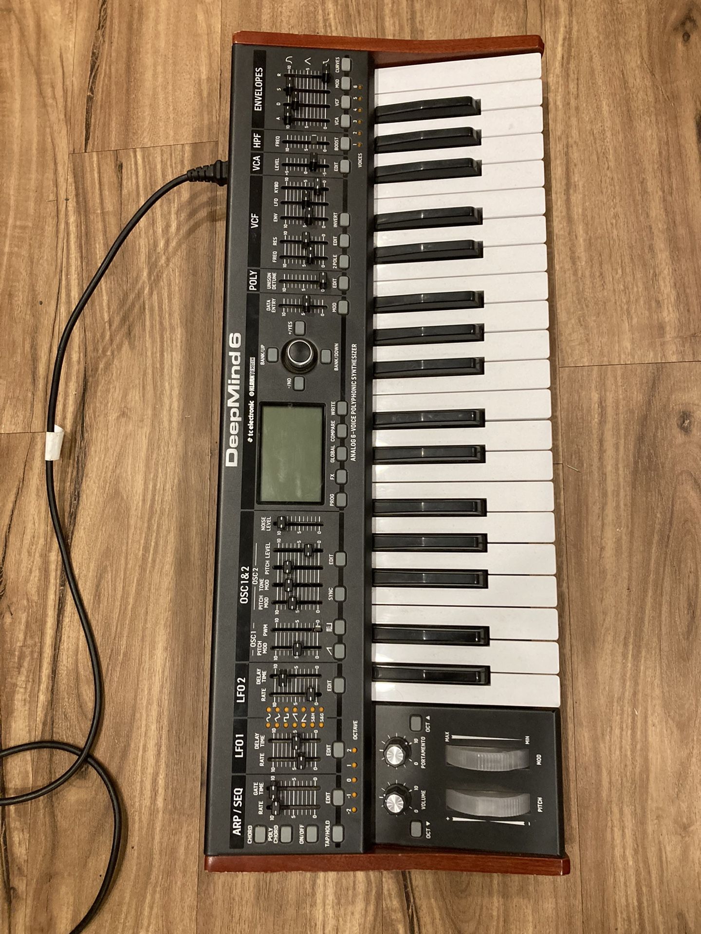 Deepmind 6 Synthesizer