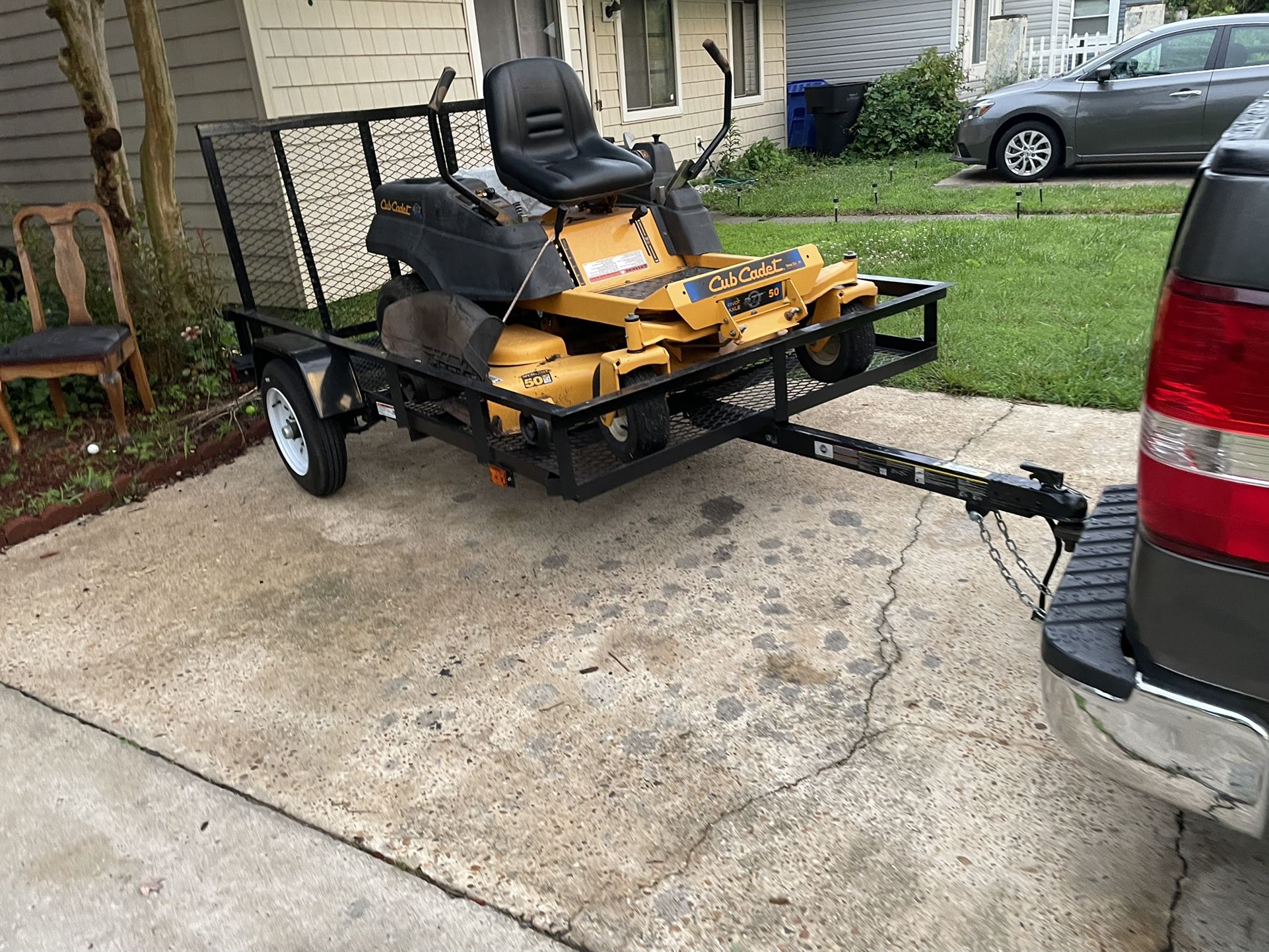 Riding Zero Tern Mower/ Cub Cadet
