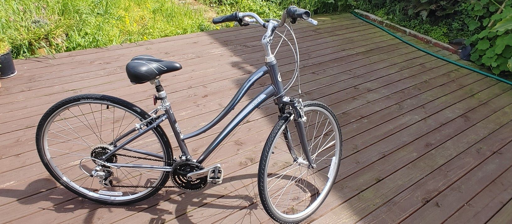 GIANT CYPRESS Lightweight ALLUMINUM Bike Excellent Condition 