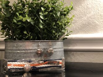 New Astros Fan Set earrings and Bracelet