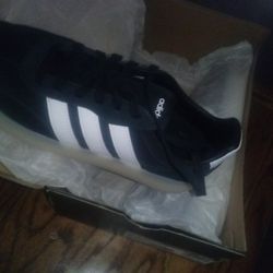 Ladies 7/12 Addidias Never Worn  Very Stylish