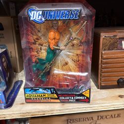 DC Universe Classics Aquaman (King of Atlantis) – NEW in Box  Selling a DC Universe Classics Aquaman figure (Wave 2, Figure 2). Classic comic version 