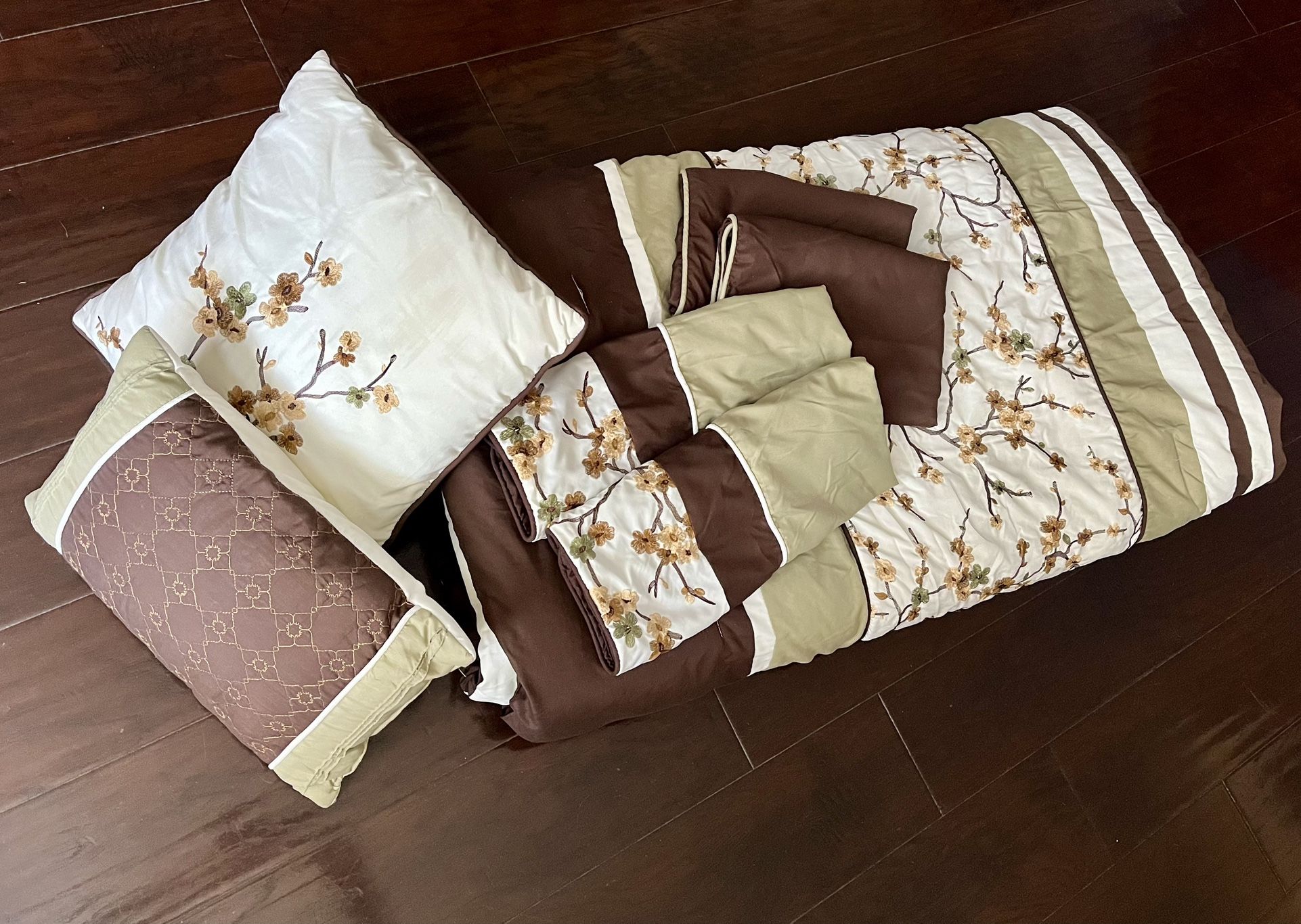 Cal. King Bedding Set. Includes 2 pillows, 4 pillowcases. Two king and two euro. 