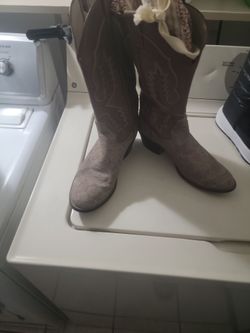 Elephant skin size 10 and 1/2 Ropers