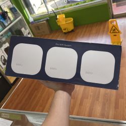 eero Pro WiFi System (Set of 3 eeros) – 2nd Generation – Advanced Tri-Band Mesh WiFi System to Replace Traditional Routers and WiFi Range Extenders – 