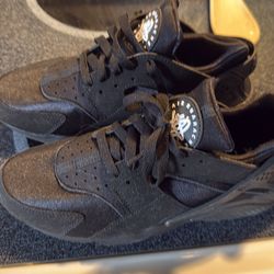 Nike Hurrache Black - Size 9 Women’s