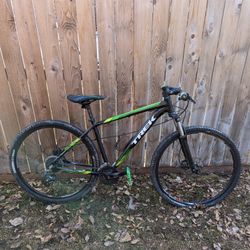 Trek Marlin 6 Hard Tail (Medium)