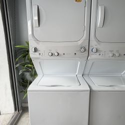 GE 27” COMBO DE LAVADORA Y SECADORA 