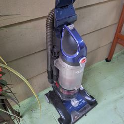Like New Hoover Widtunel Vacuum 